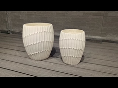 Plantação de barro reforçada para casa com buracos de drenagem e sistema embutido