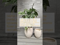 Plantação de argila de fibra cilíndrica beige neutra com detalhes florais intrincados leve durável pouca manutenção flor de vaso de férias decoração de escritório villa projeto de paisagismo jardim