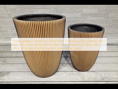 Vasos de flores exclusivos com tom dourado-acastanhado: Padrões de listras distintos em vasos de fibra de argila leves, duráveis e de baixa manutenção para decoração de escritórios, vilas de férias, jardins de telhado e projetos de paisagismo.