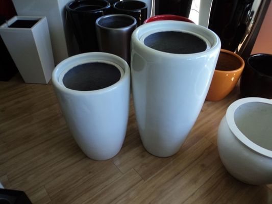 comprar Plantadores de flores de fibra de vidro personalizáveis para decoração de jardinagem ao ar livre online manufacture