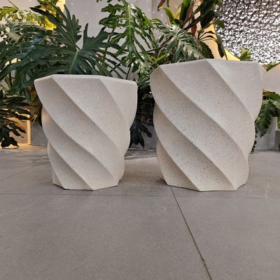 Vaso de plantas reforçadas de cor creme e fibra para decoração doméstica