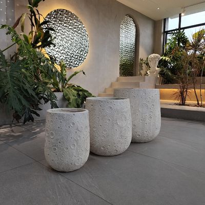 Plantação de argila reforçada esculpida à mão estilo moderno para jardins internos e externos