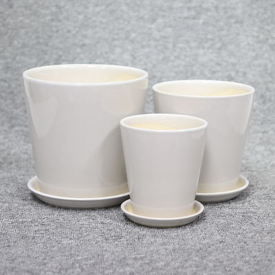 Adicione um toque de elegância às suas plantas com nossos belos vasos de cerâmica de vários desenhos disponíveis