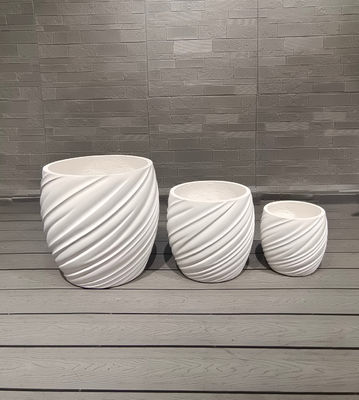 Plantação de argila de fibra esculpida à mão em superfície lisa para elegância tradicional