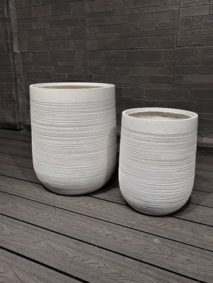 Φ300*H400 Plantador de argila de fibra mantém 5-6 anos vida ao ar livre textura superfície resistente às intempéries e design duradouro
