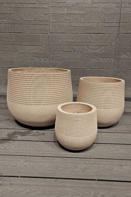 Mantenha suas plantas prosperando com um plantador de barro reforçado resistente a geadas 5-6 anos de vida ao ar livre