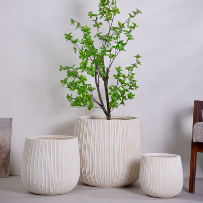 plantação de argila de fibra redonda beige neutro com padrão de costelas verticais leve, durável, de baixa manutenção, pote de flores de férias, casa de campo, hotel, shopping center, decoração de escritório, jardim, projeto de paisagismo